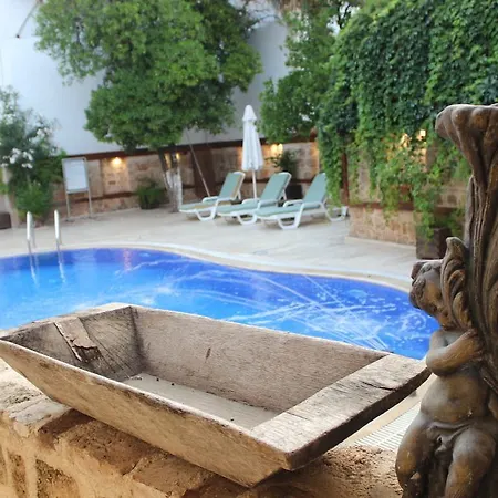 Otel Patio 2*